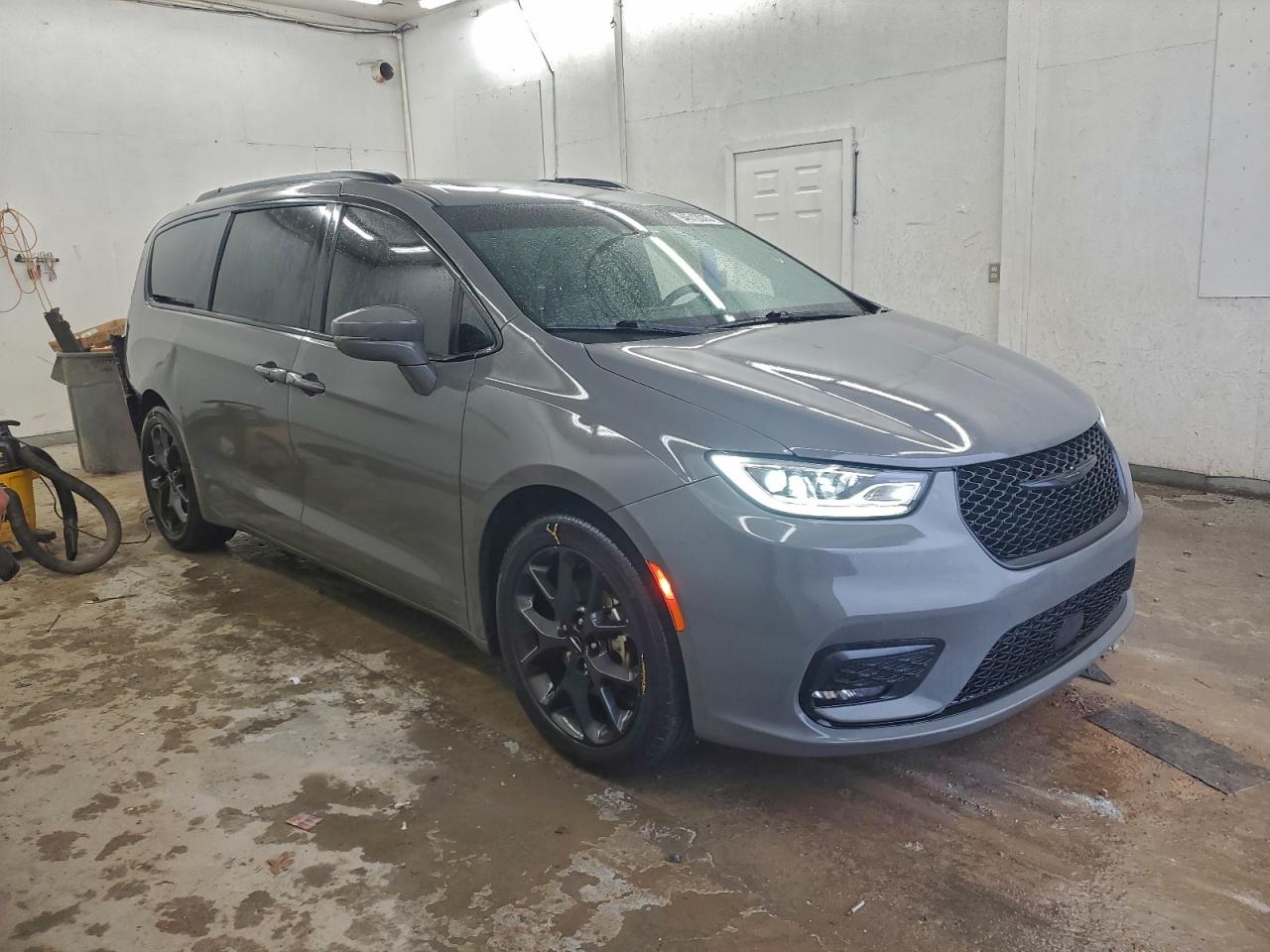 Chrysler Pacifica Touring L Image 11