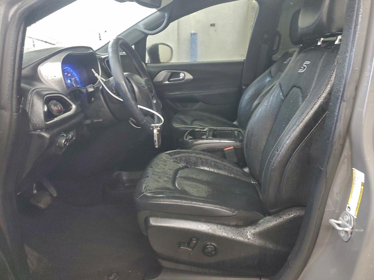 Chrysler Pacifica Touring L Image 13