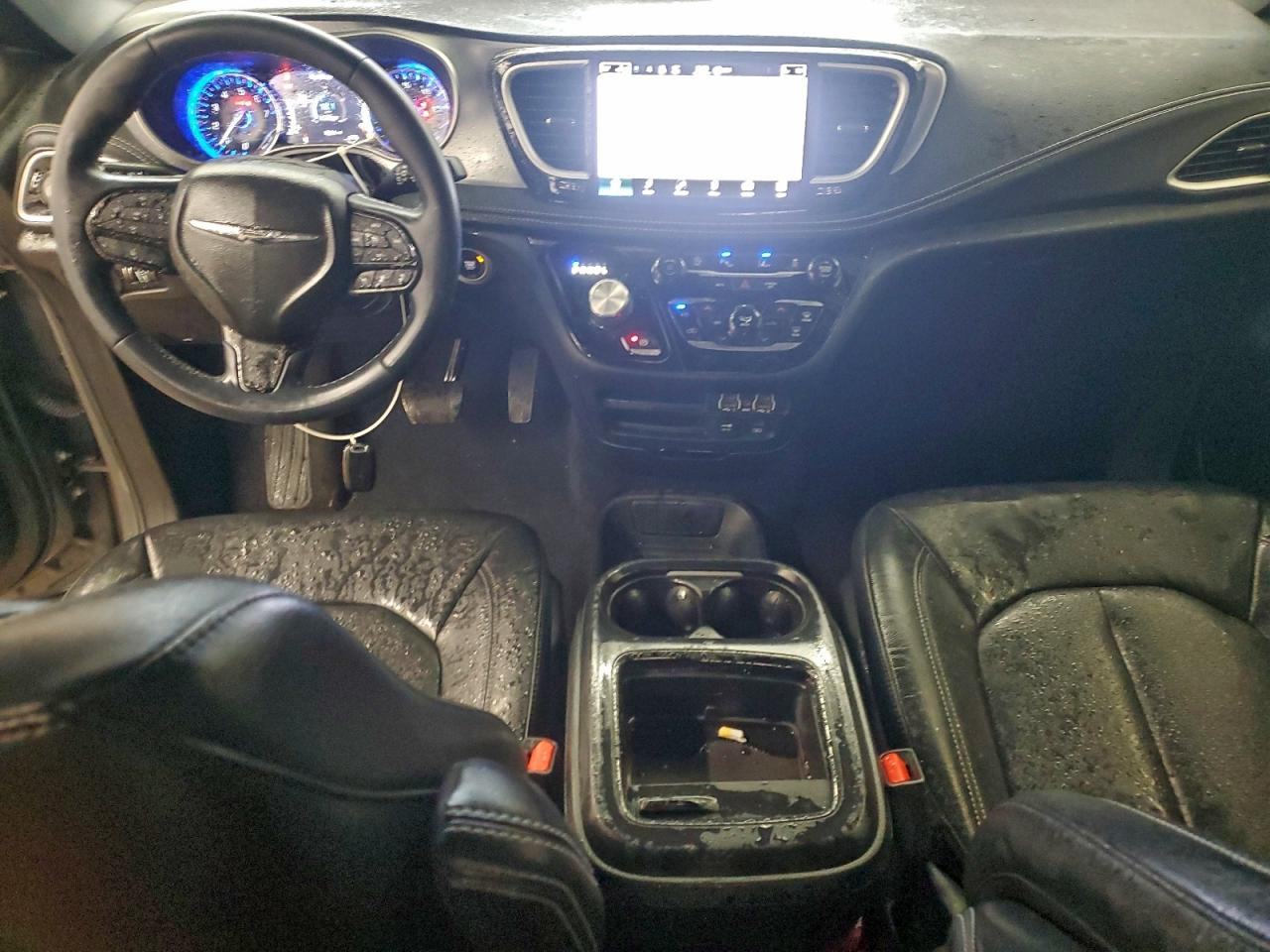 Chrysler Pacifica Touring L Image 3