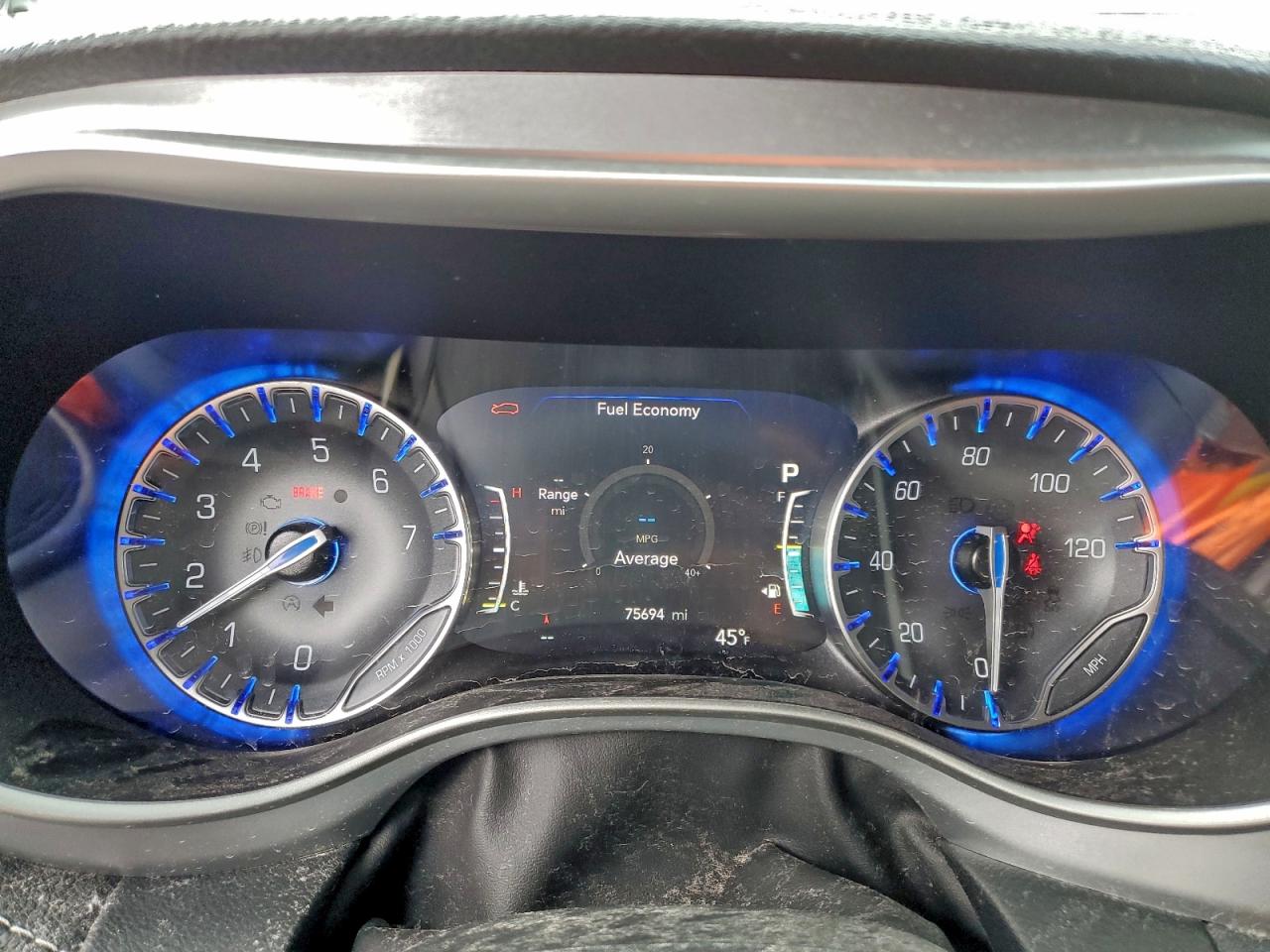 Chrysler Pacifica Touring L Image 2