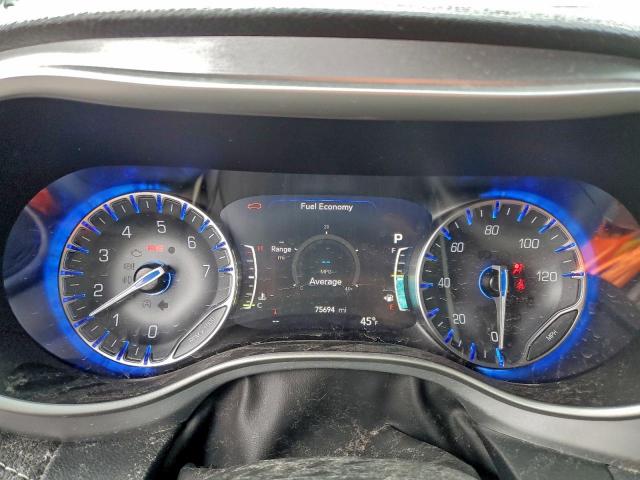 Chrysler Pacifica Touring L Image 2