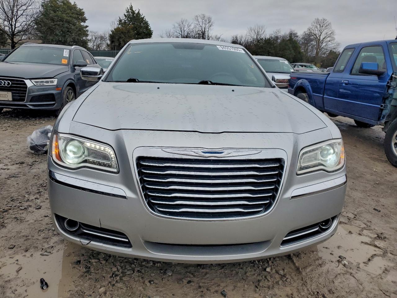 Chrysler 300 Limited Image 9