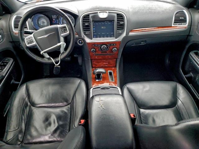 Chrysler 300 Limited Image 4