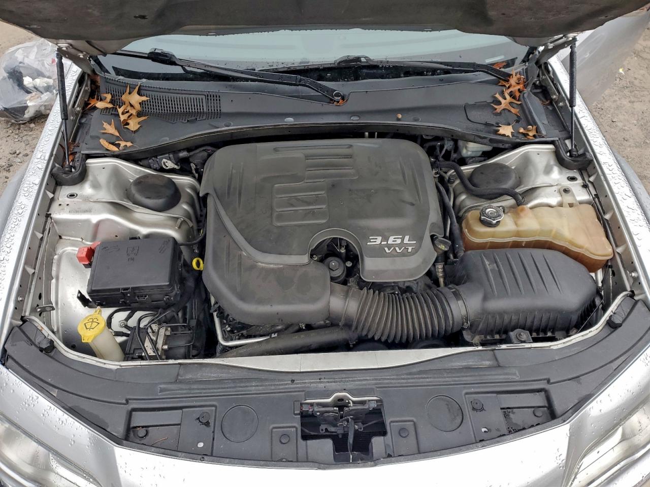 Chrysler 300 Limited Image 12