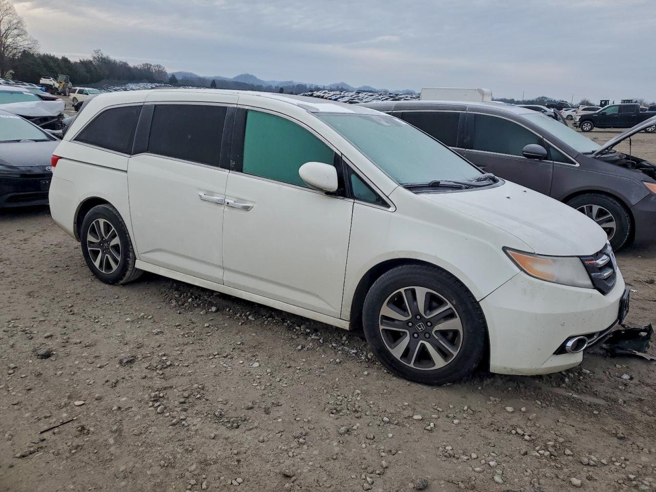 Honda Odyssey Touring Image 3