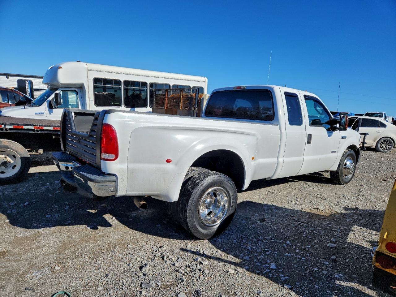 Ford F-350 Super Duty Image 3