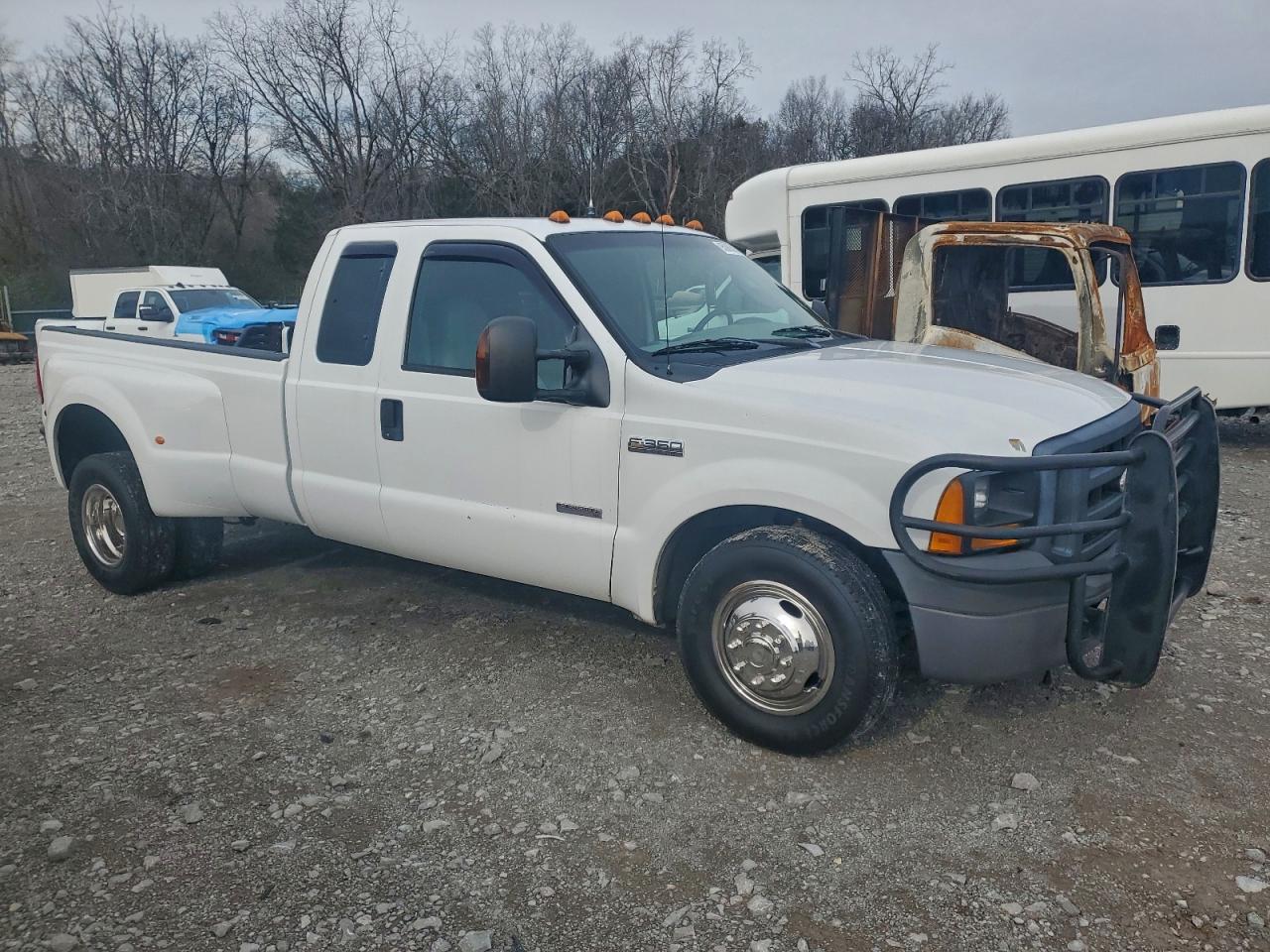 Ford F-350 Super Duty Image 4