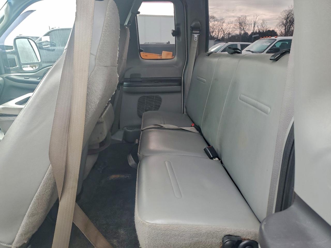 Ford F-350 Super Duty Image 10