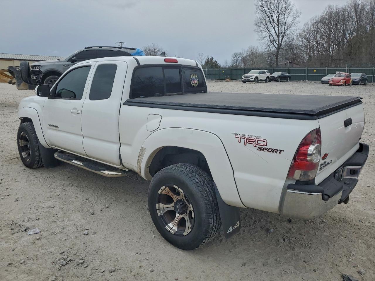 Toyota Tacoma Image 4