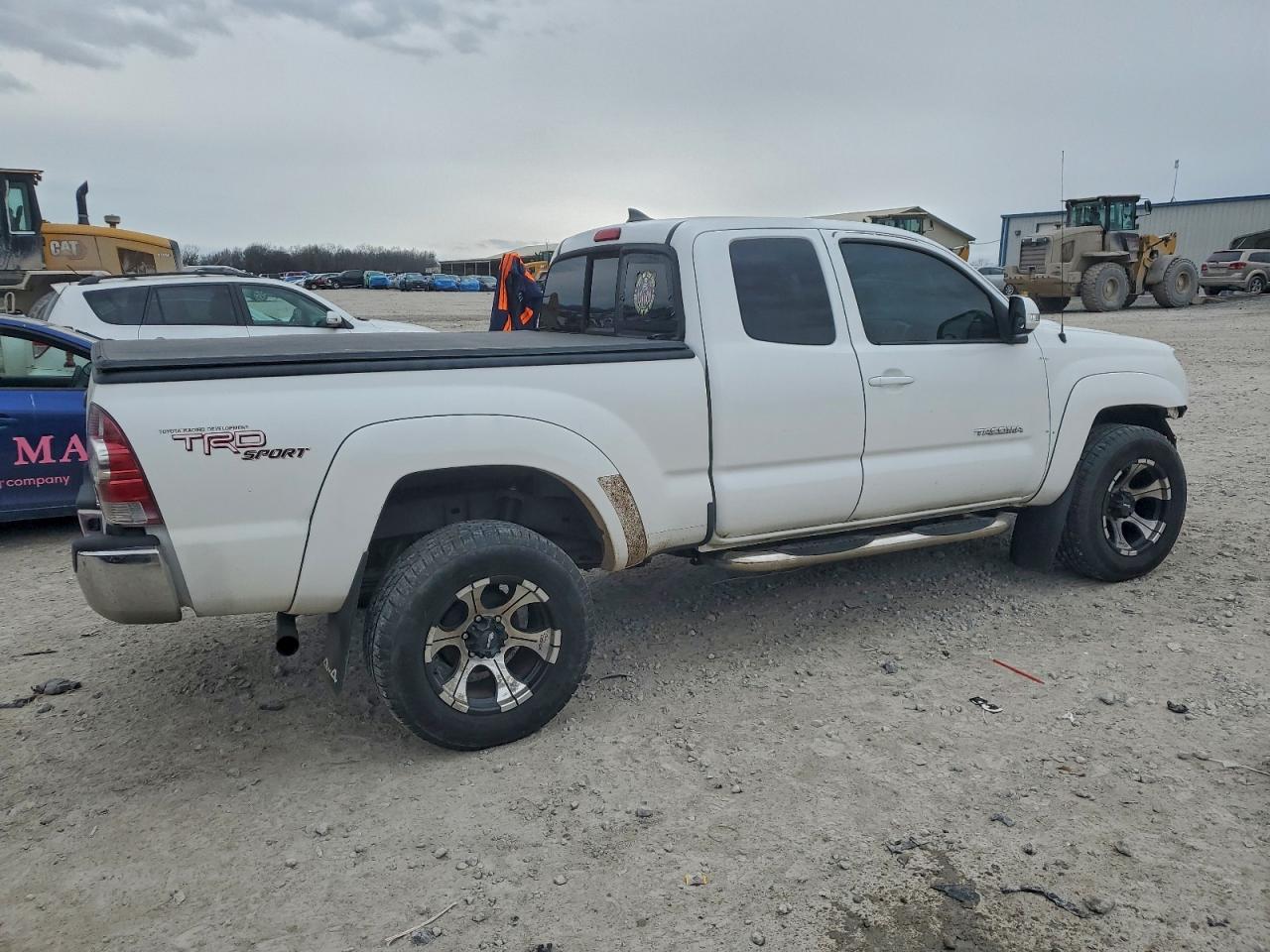 Toyota Tacoma Image 2
