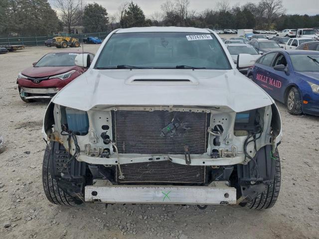 Toyota Tacoma Image 11