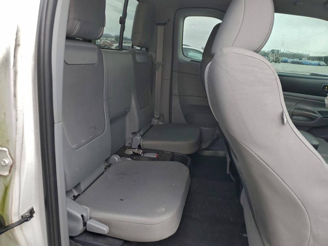 Toyota Tacoma Image 12