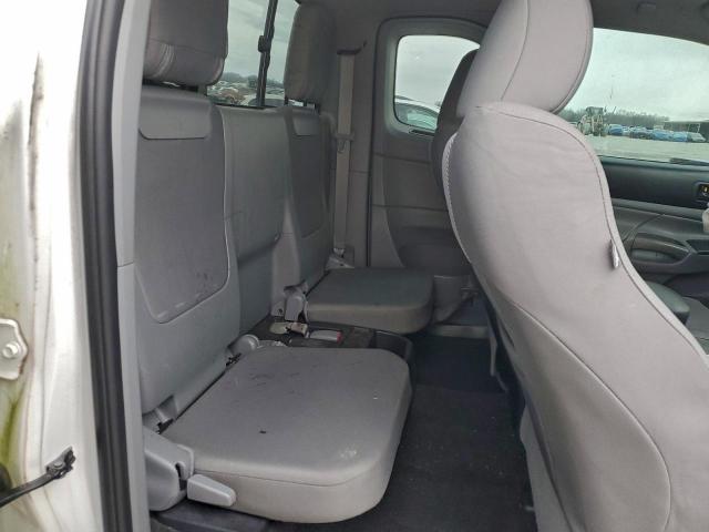 Toyota Tacoma Image 12