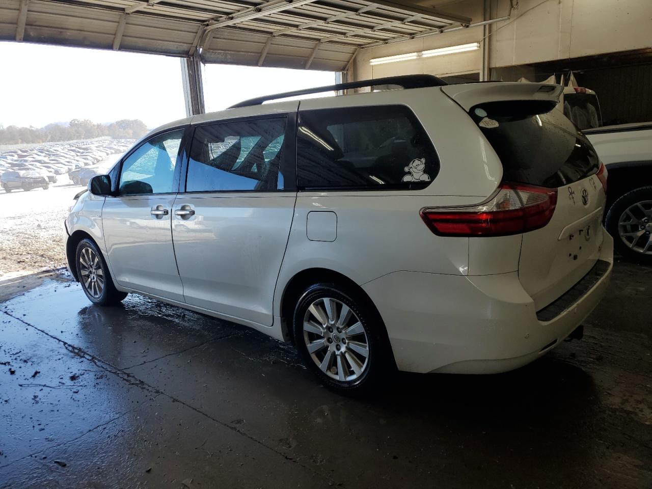 Toyota Sienna Xle Image 5