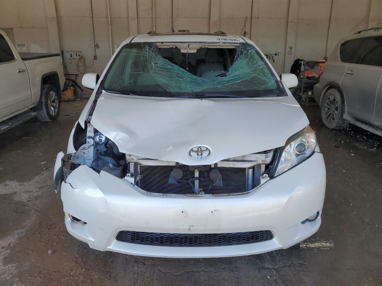 Toyota Sienna Xle Image 4