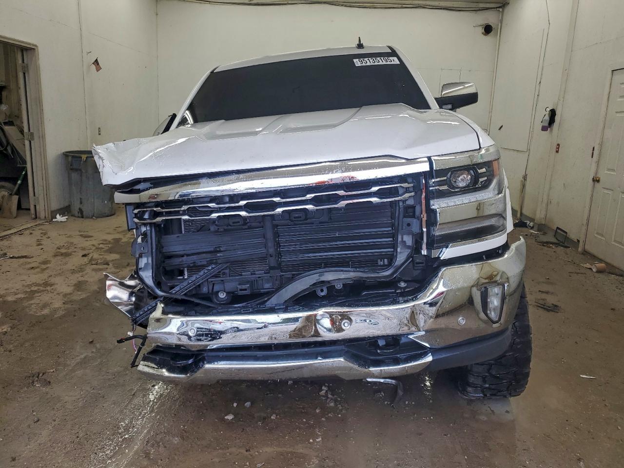 Chevrolet Silverado K1500 Ltz Image 2