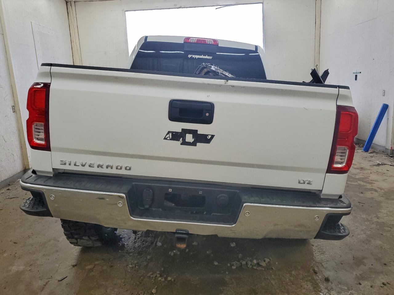 Chevrolet Silverado K1500 Ltz Image 3