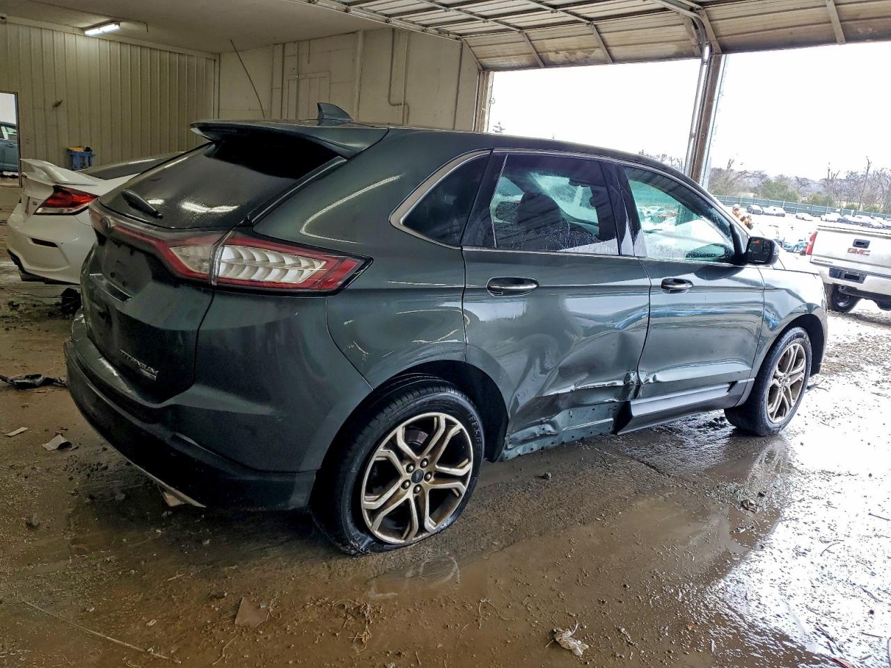 Ford Edge Titanium Image 3