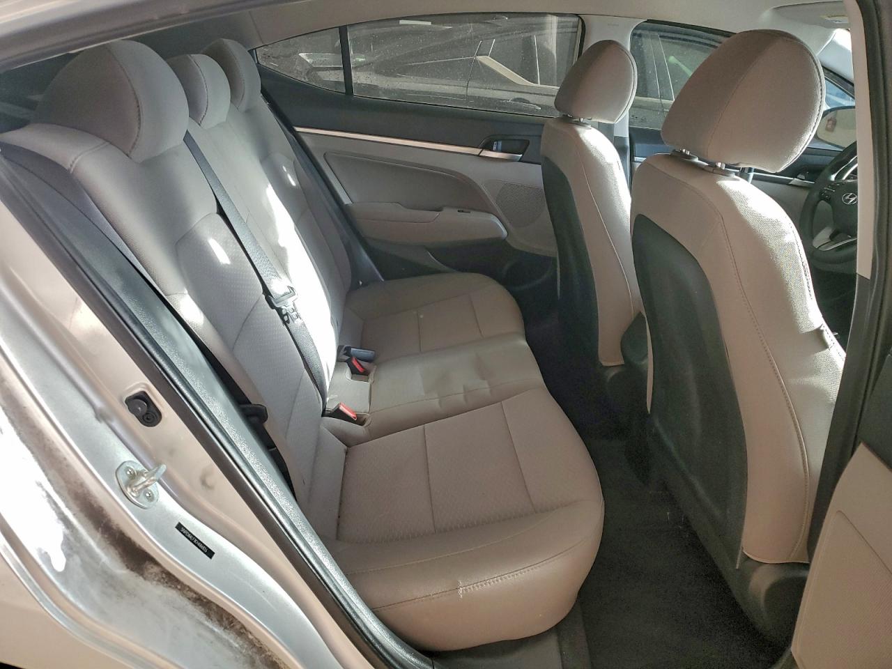 Hyundai ELANTRA Sel Image 9