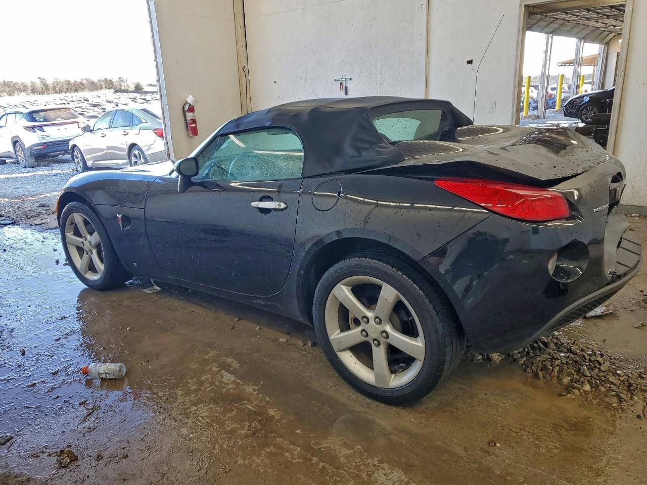Pontiac Solstice Image 4