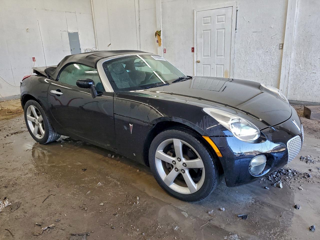 Pontiac Solstice Image 3