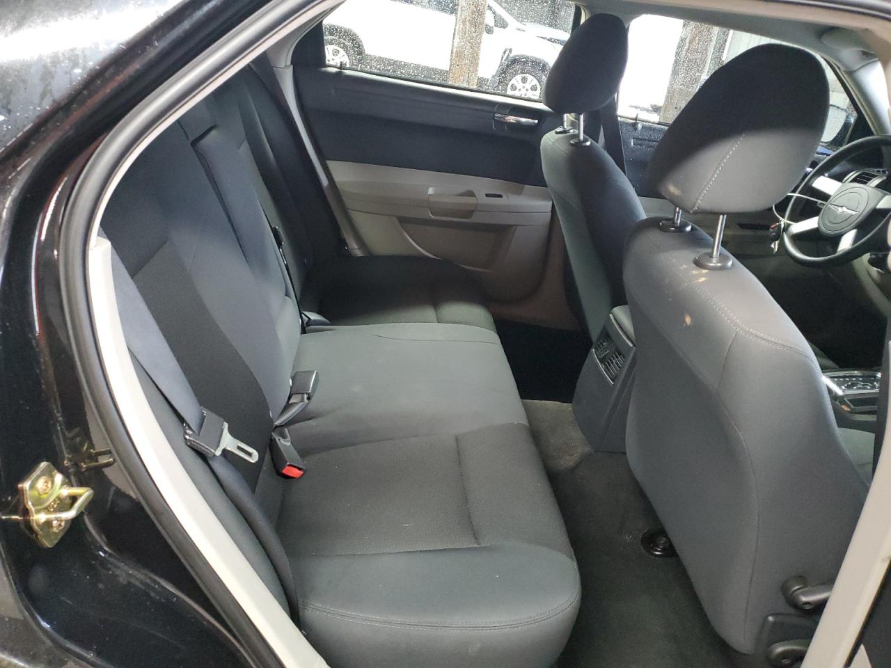 Chrysler 300 Image 11