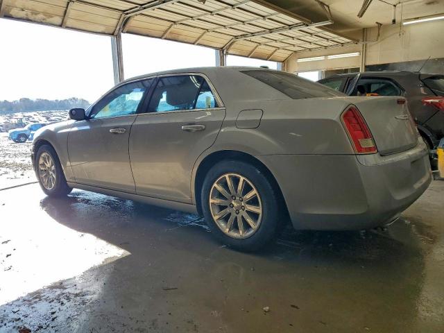 Chrysler 300 Limited Image 2