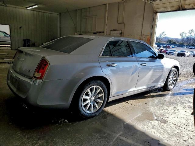 Chrysler 300 Limited Image 4
