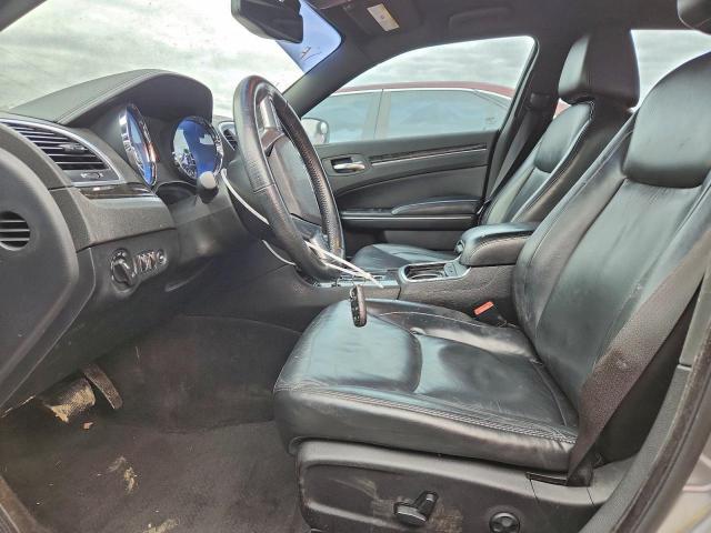 Chrysler 300 Limited Image 9