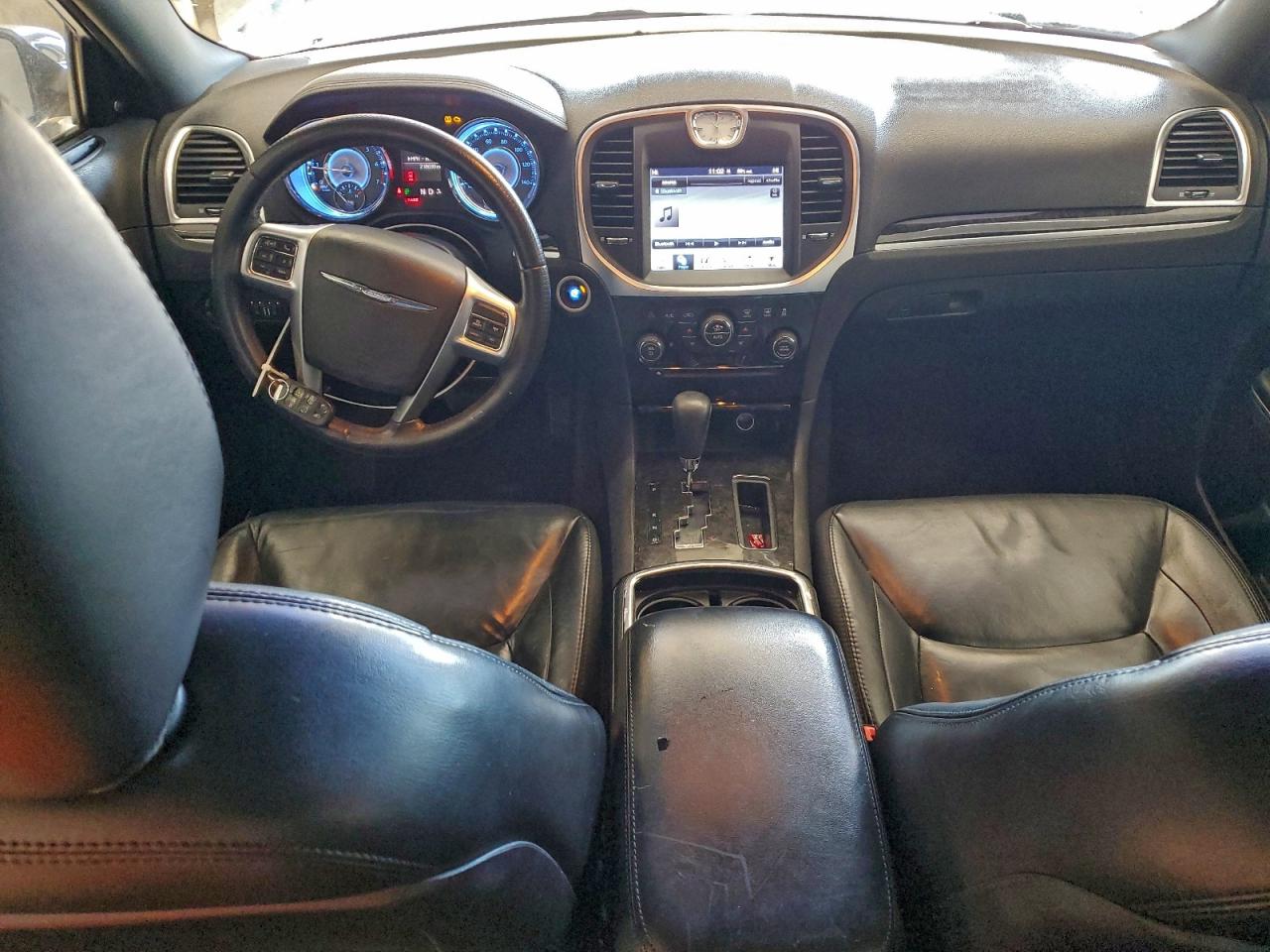 Chrysler 300 Limited Image 6