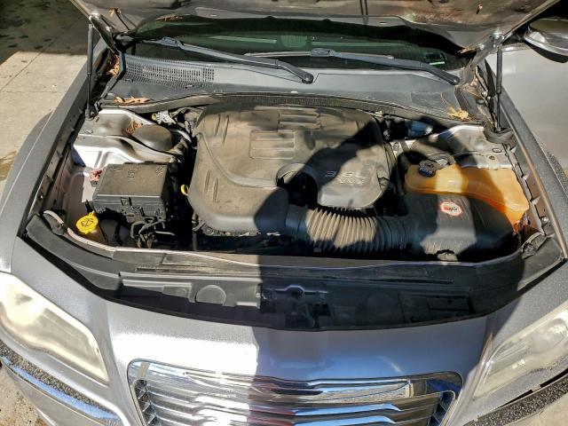 Chrysler 300 Limited Image 10