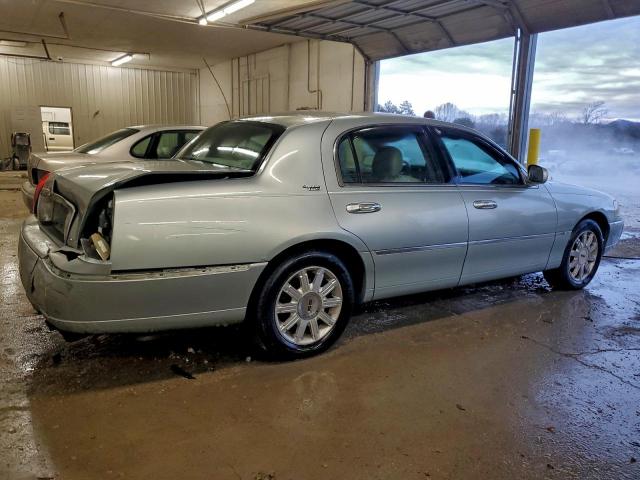 Lincoln Towncar Signature Limited Image 3