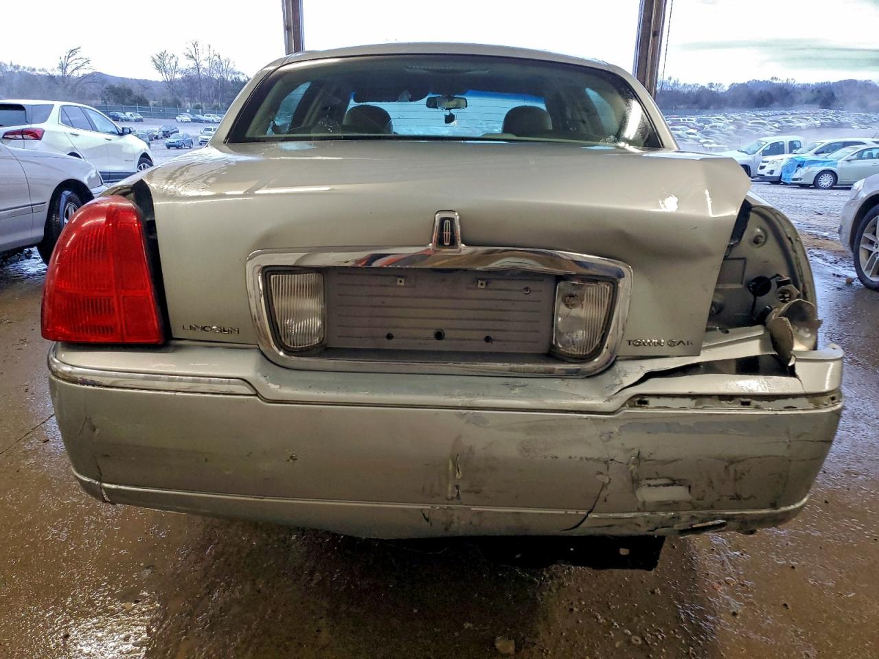 Lincoln Towncar Signature Limited Image 8