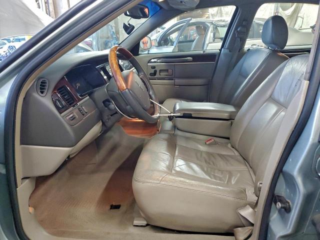 Lincoln Towncar Signature Limited Image 9