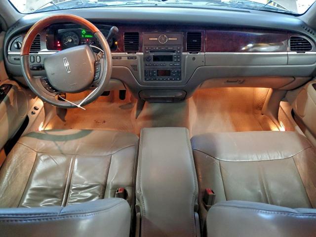 Lincoln Towncar Signature Limited Image 2