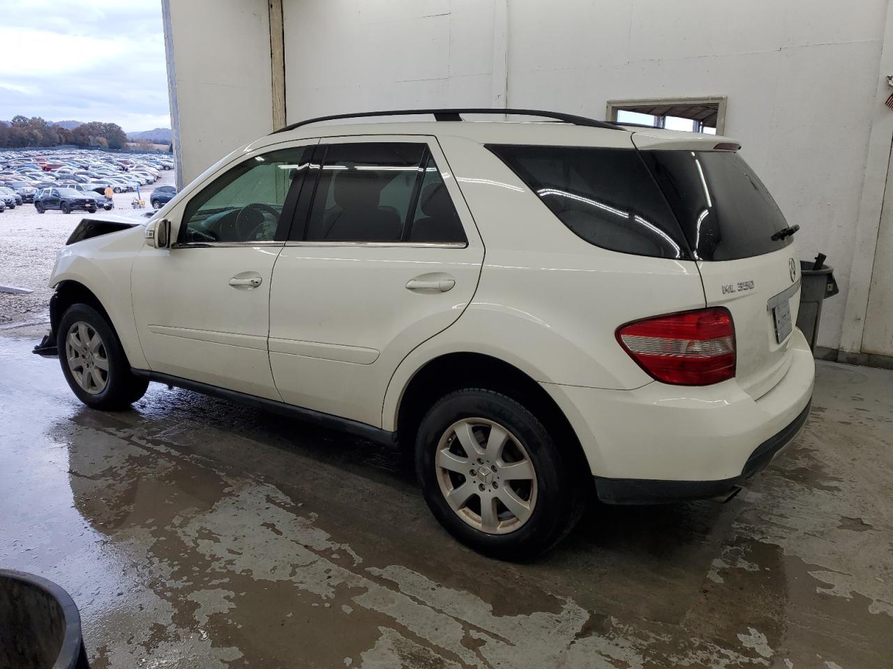 Mercedes-Benz M-Class 350 Image 11