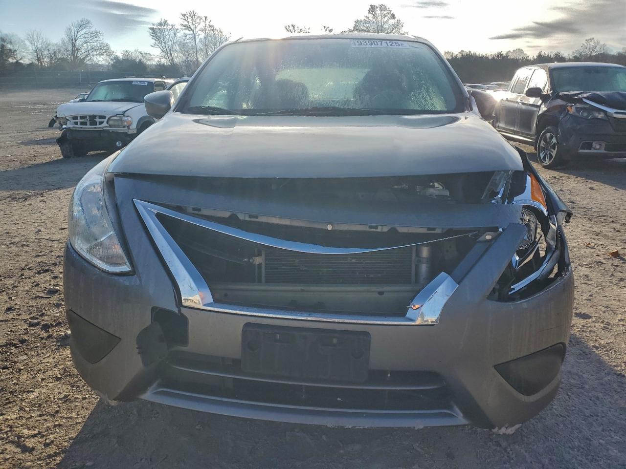 Nissan Versa S Image 3