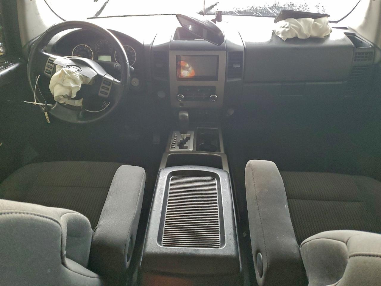 Nissan Titan Xe Image 2