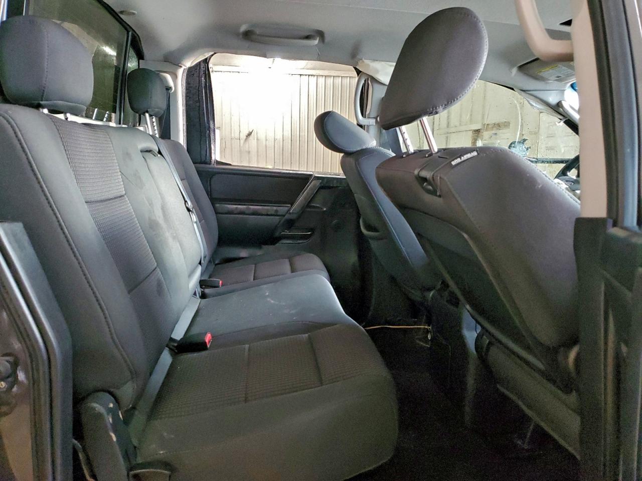 Nissan Titan Xe Image 4