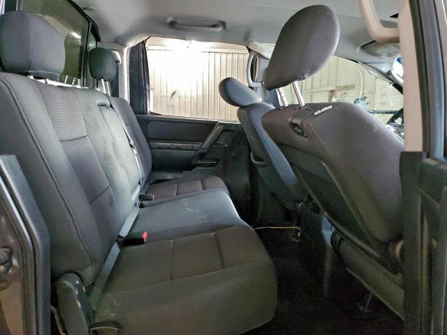 Nissan Titan Xe Image 4