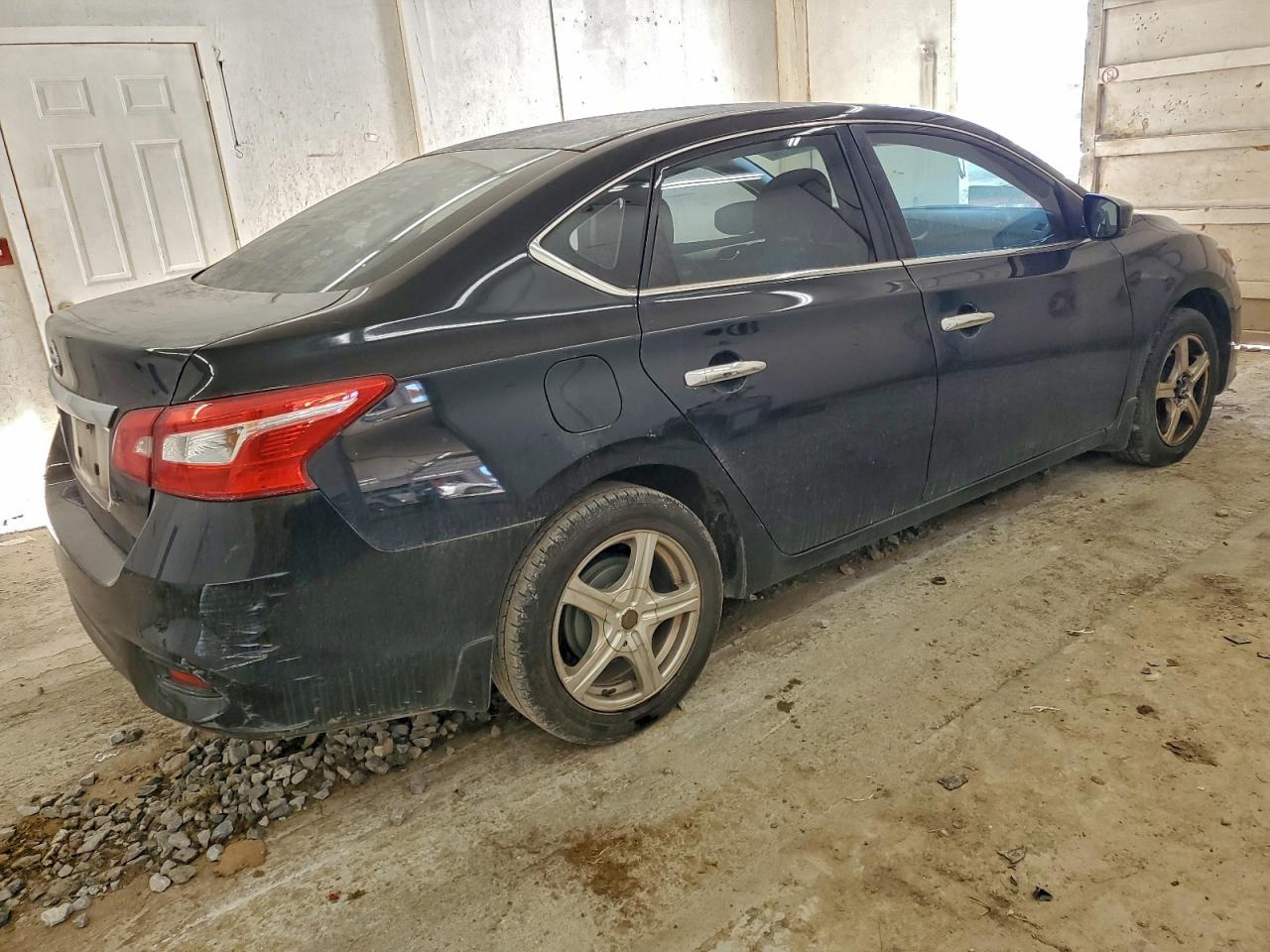 Nissan Sentra S Image 3