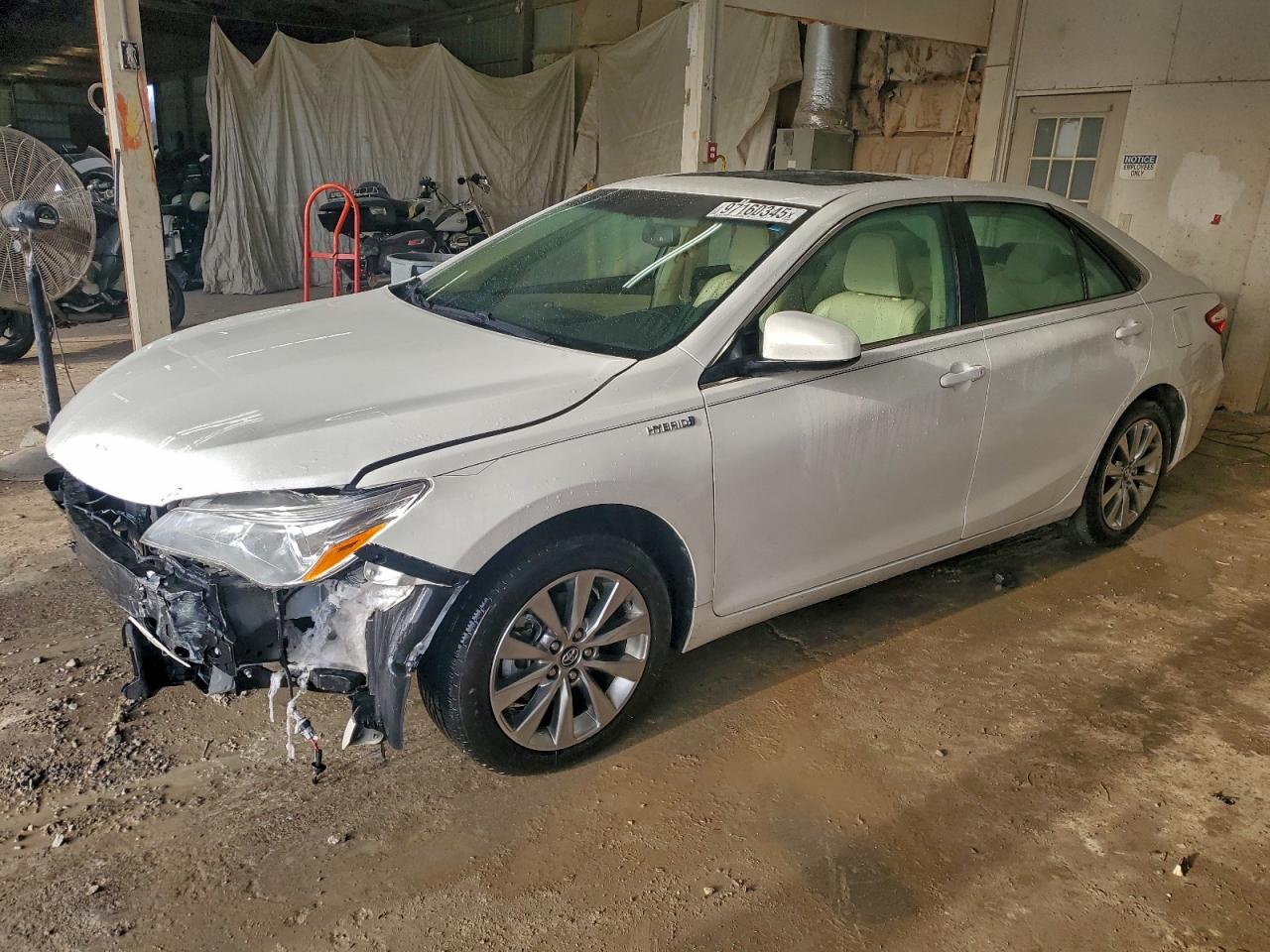 Toyota Camry Hybrid Image 1