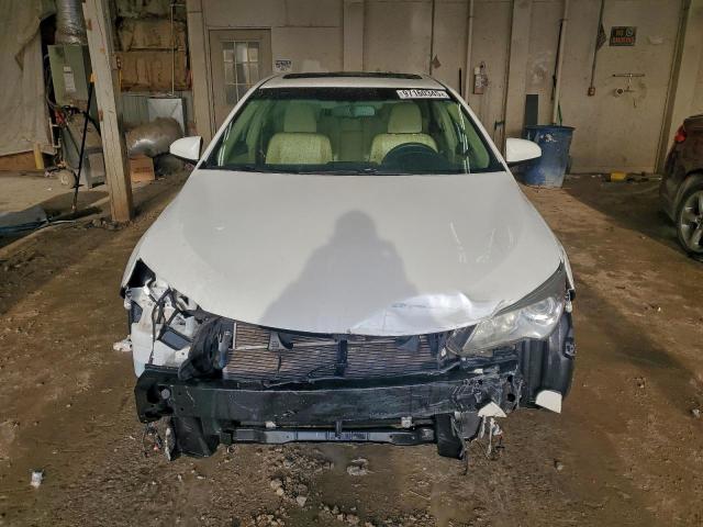 Toyota Camry Hybrid Image 7