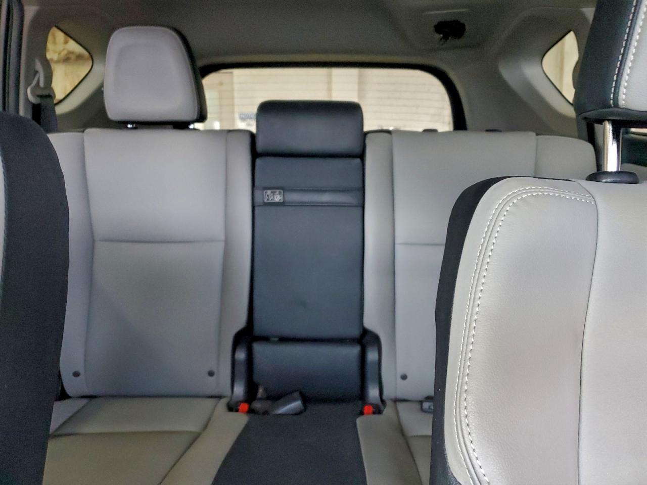 Toyota RAV4 Limited Image 7