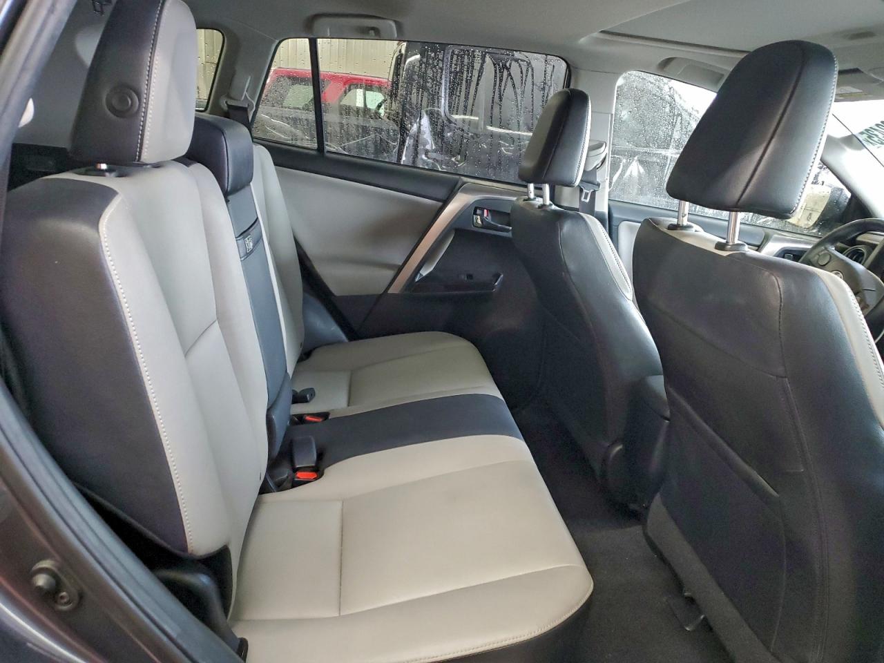 Toyota RAV4 Limited Image 10