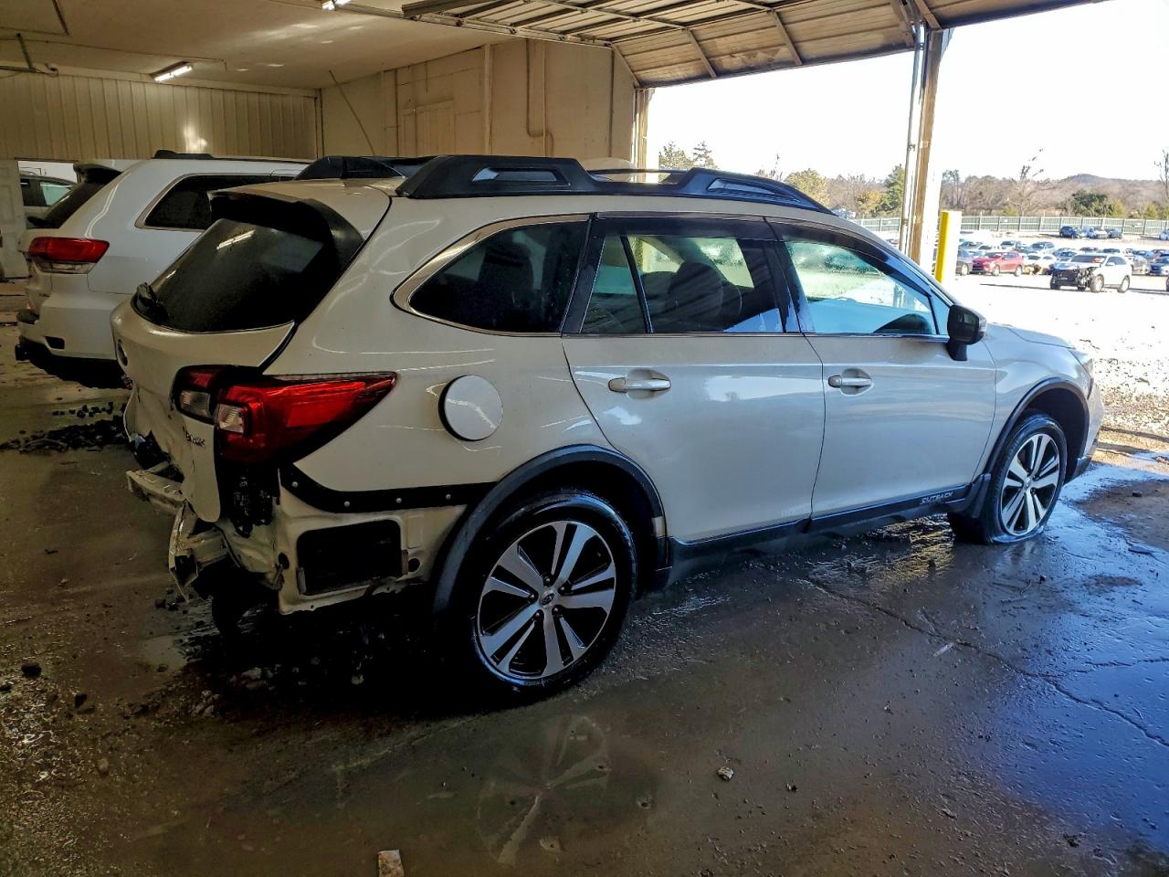 Subaru Outback 2.5i Limited Image 12