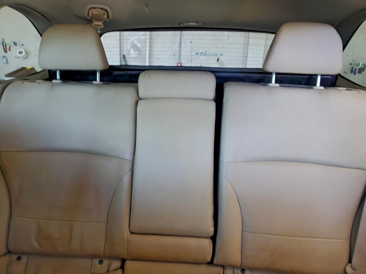 Subaru Outback 2.5i Limited Image 6