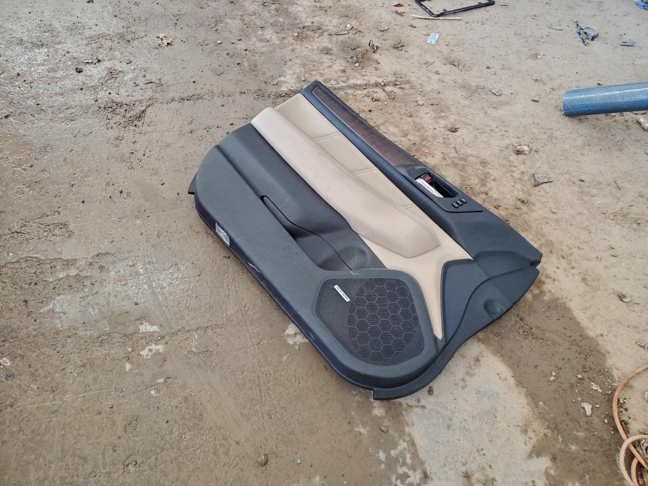 Subaru Outback 2.5i Limited Image 11