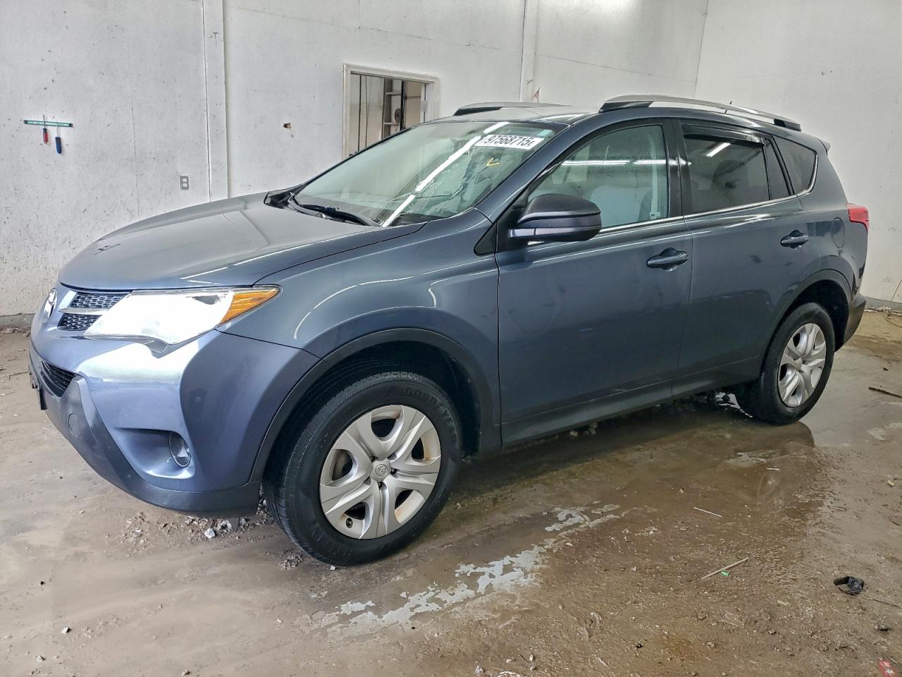 Toyota RAV4 Le Image 1