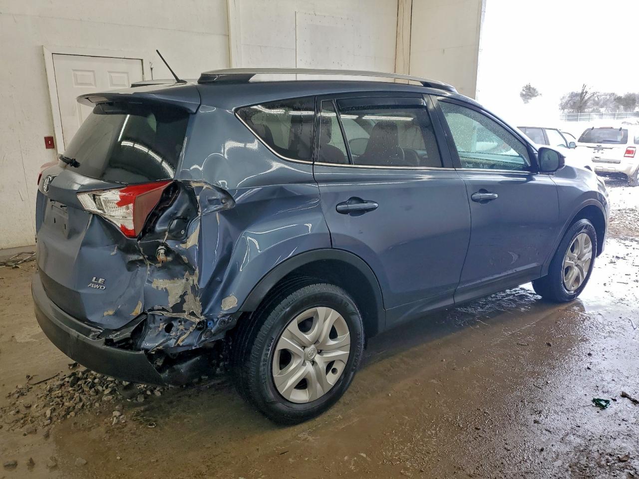 Toyota RAV4 Le Image 2